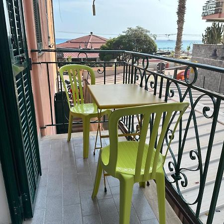 Апартаменты Casa Angela Vista Mare Вентимилья Экстерьер фото