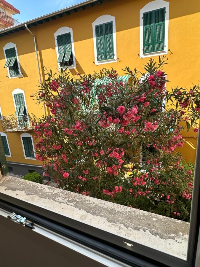 Апартаменты Casa Angela Vista Mare Вентимилья Экстерьер фото