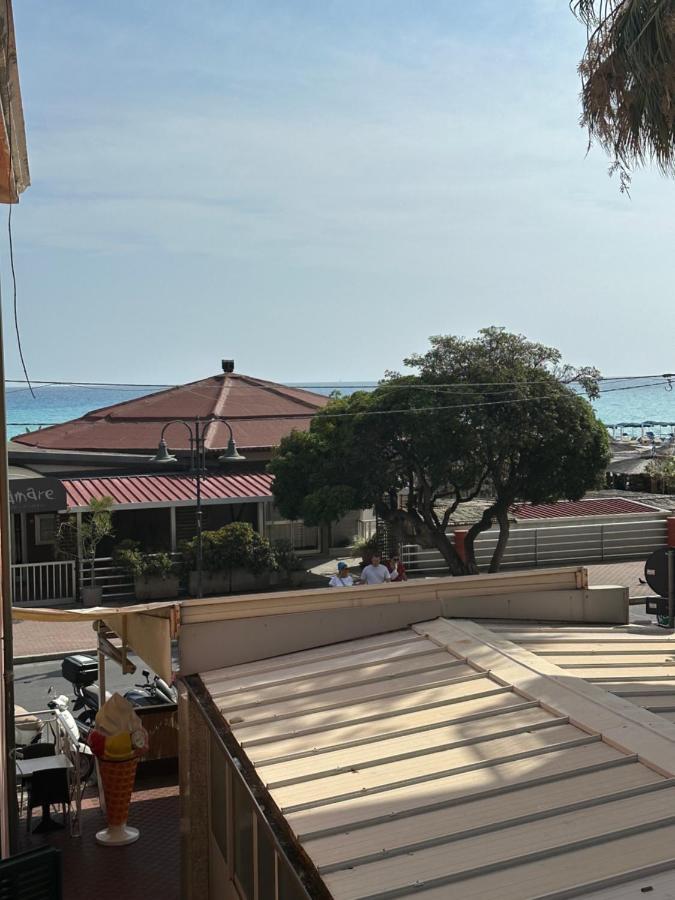 Апартаменты Casa Angela Vista Mare Вентимилья Экстерьер фото