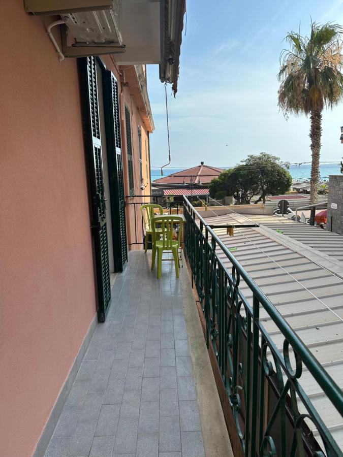 Апартаменты Casa Angela Vista Mare Вентимилья Экстерьер фото