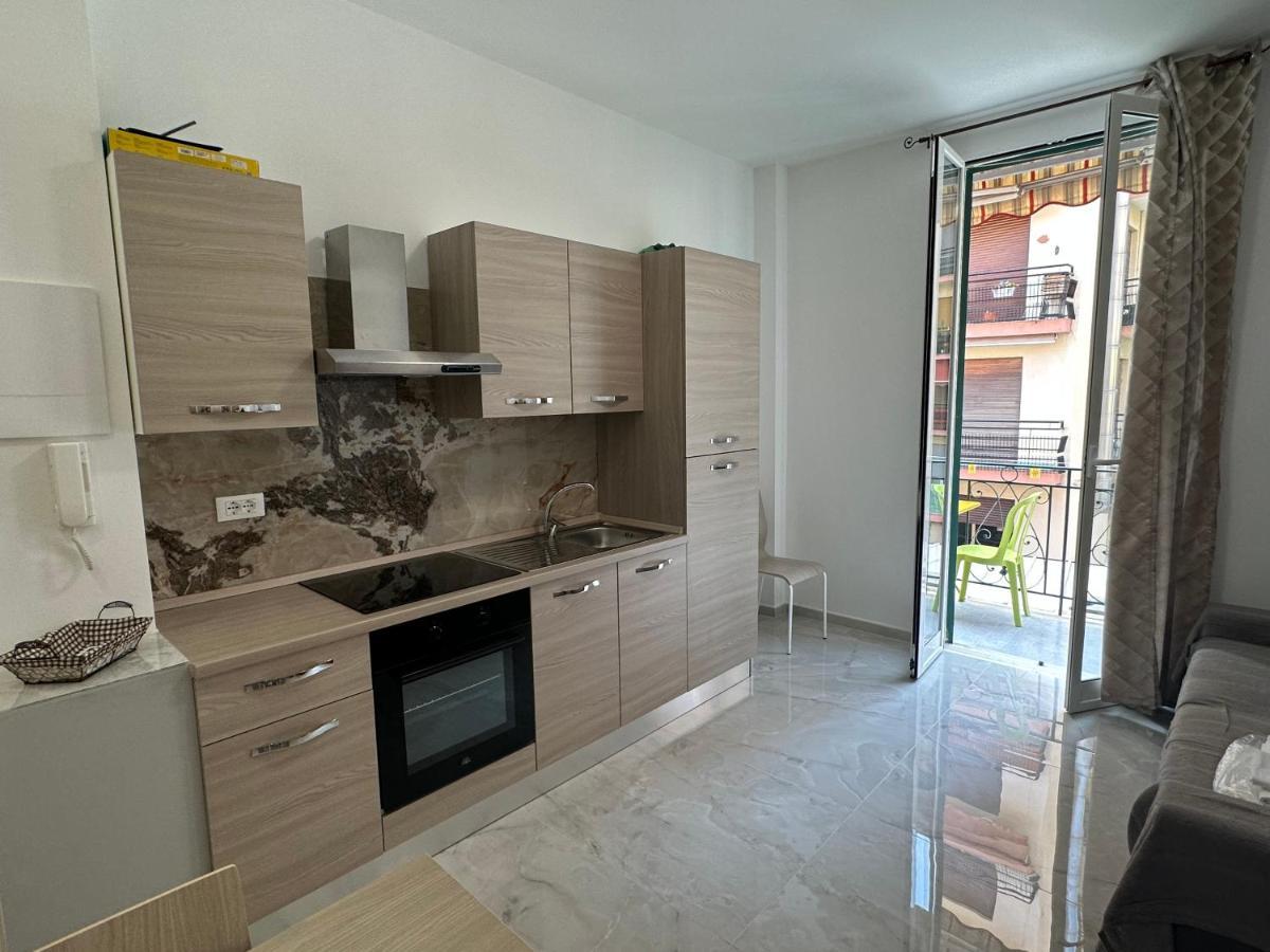Апартаменты Casa Angela Vista Mare Вентимилья Экстерьер фото